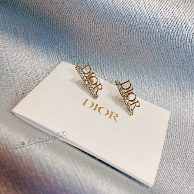 Dior飾品 迪奧2020秋冬新款耳環 小可愛dior字母耳釘  zgd1077